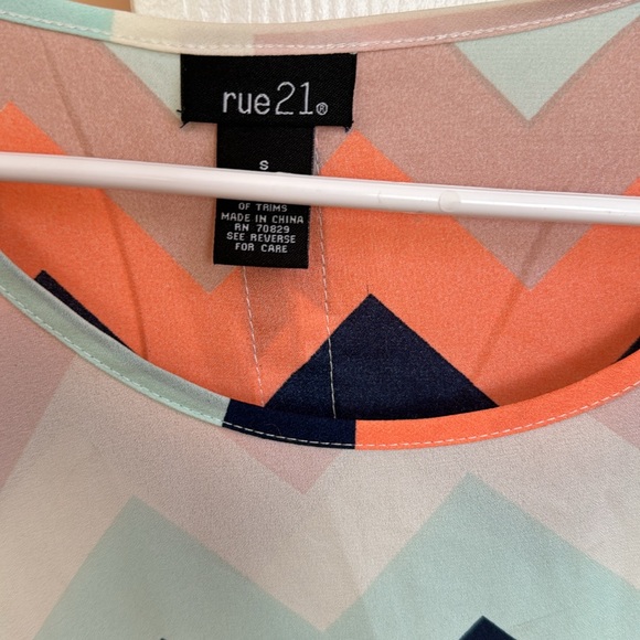 RUE 21 blouse size small - Picture 2 of 3